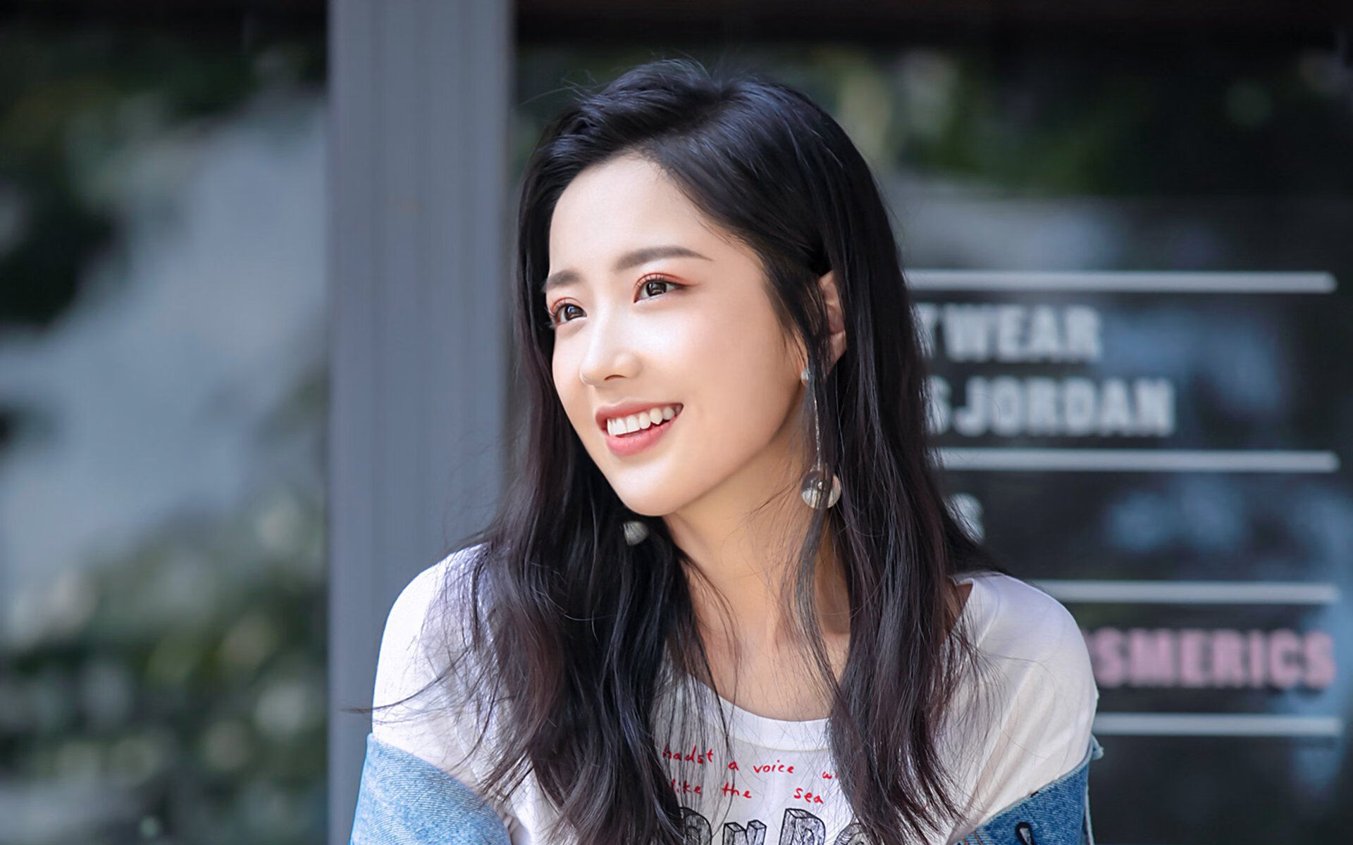 球场建设进展受到关注，球场扩建